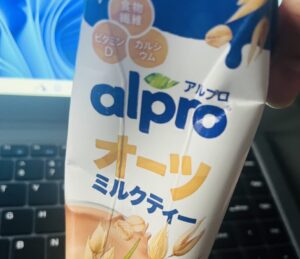 オーツミルクティー